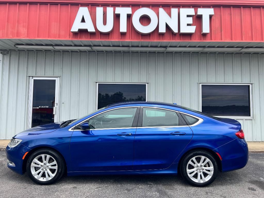 2015 Chrysler 200 Limited's photo