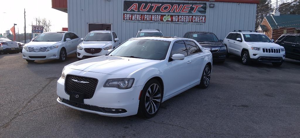 2018 Chrysler 300 S's photo