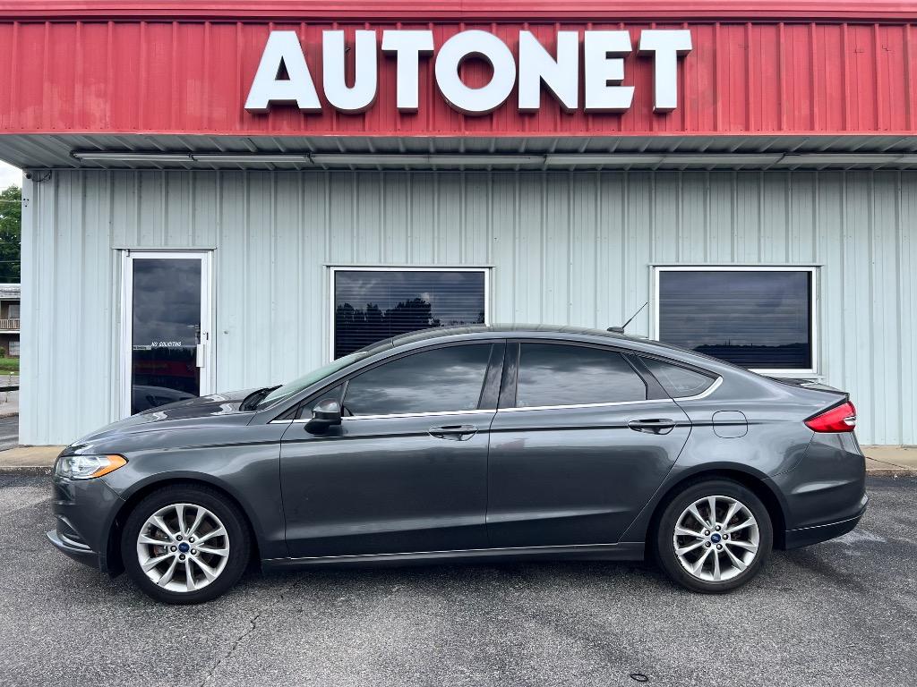 2017 Ford Fusion SE FWD's photo