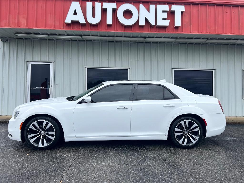 2018 Chrysler 300 S's photo