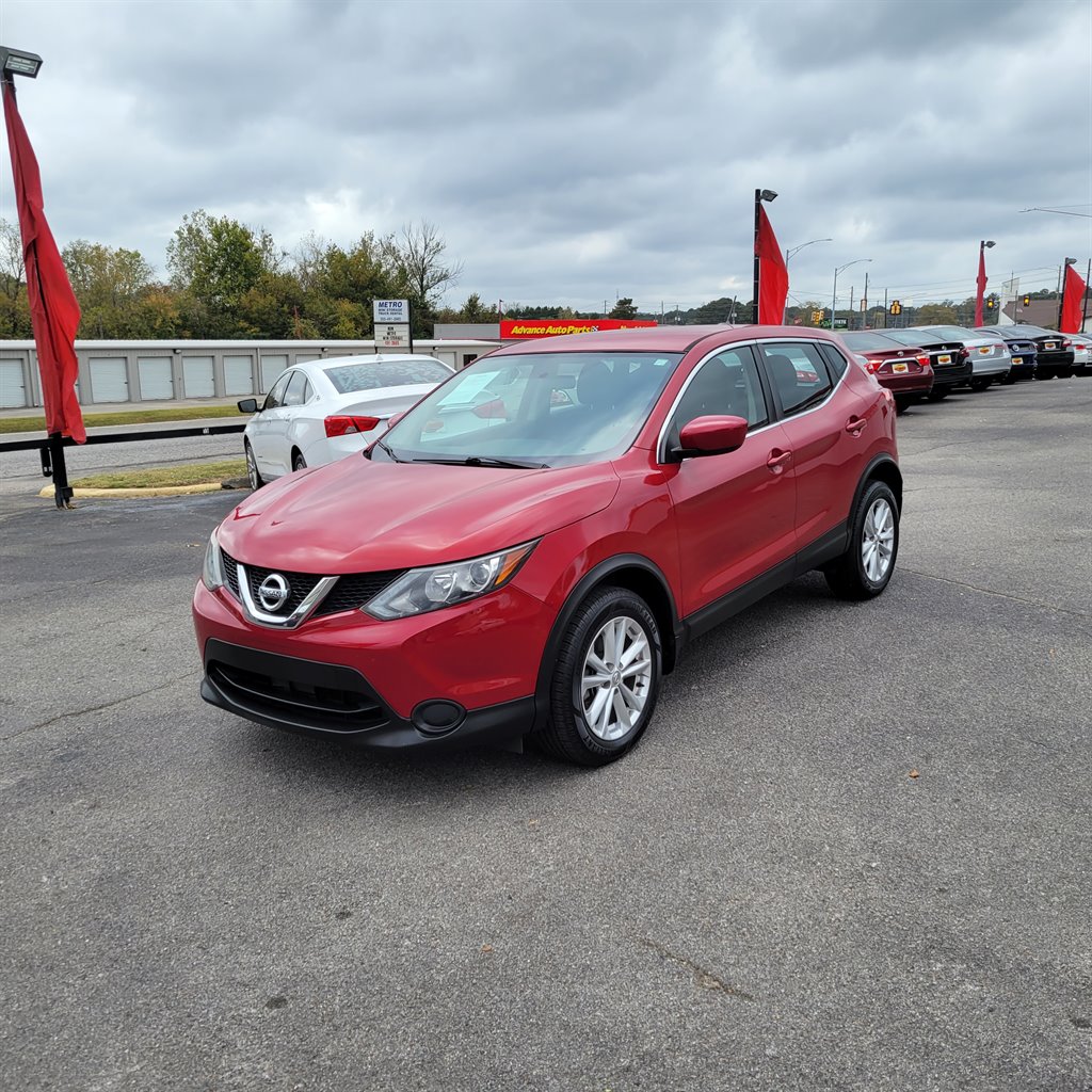 2017 Nissan Rogue Sport S's photo