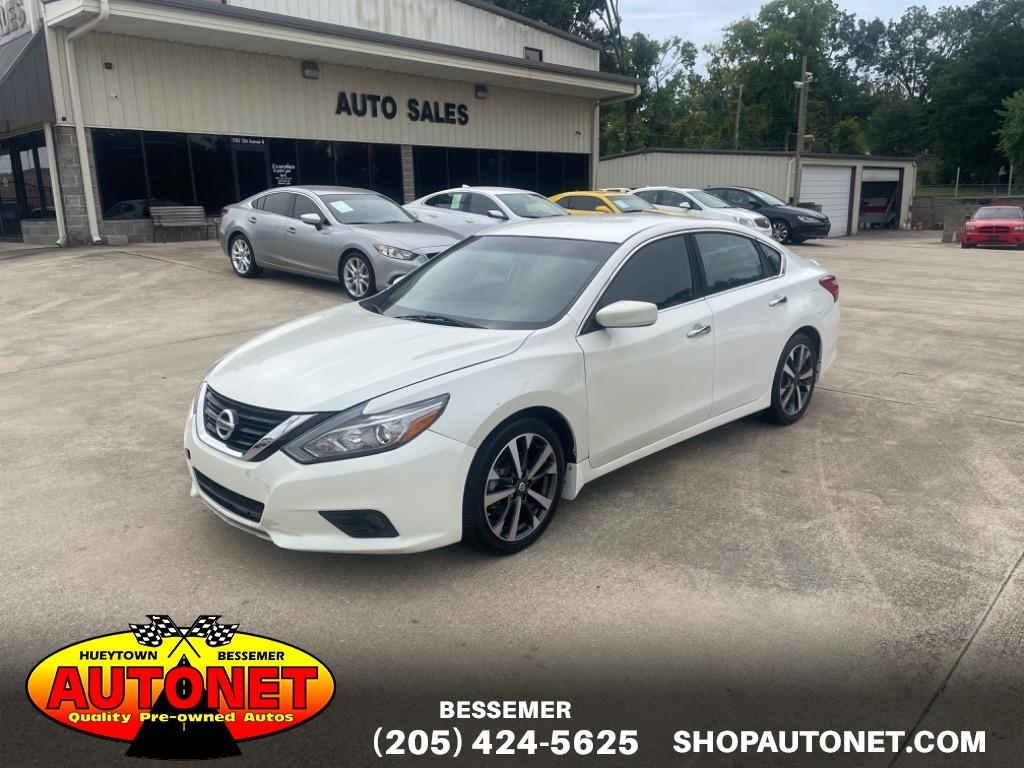 2016 Nissan Altima SR's photo