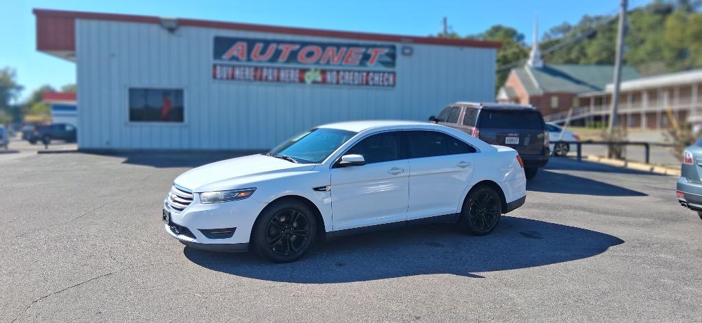 2015 Ford Taurus SEL's photo