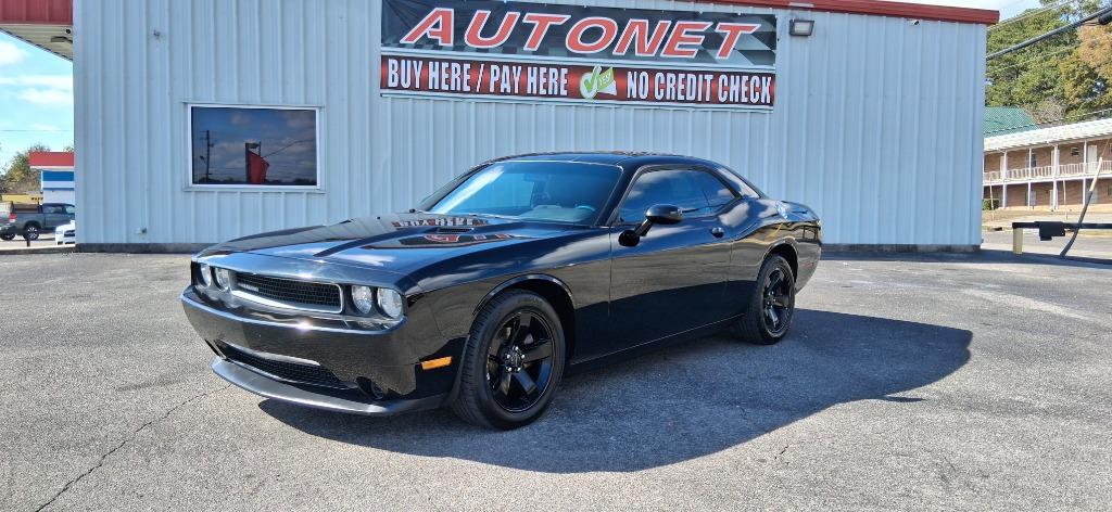 2012 Dodge Challenger SXT's photo