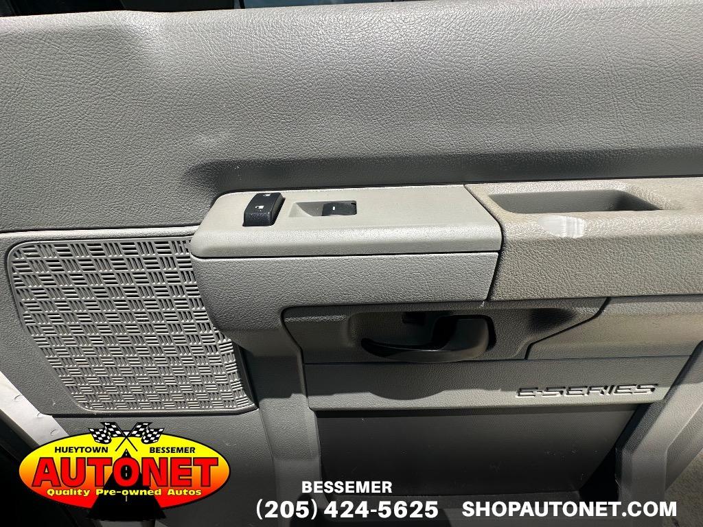 2010 Ford E-Series Econoline Van Commercial - Photo 27