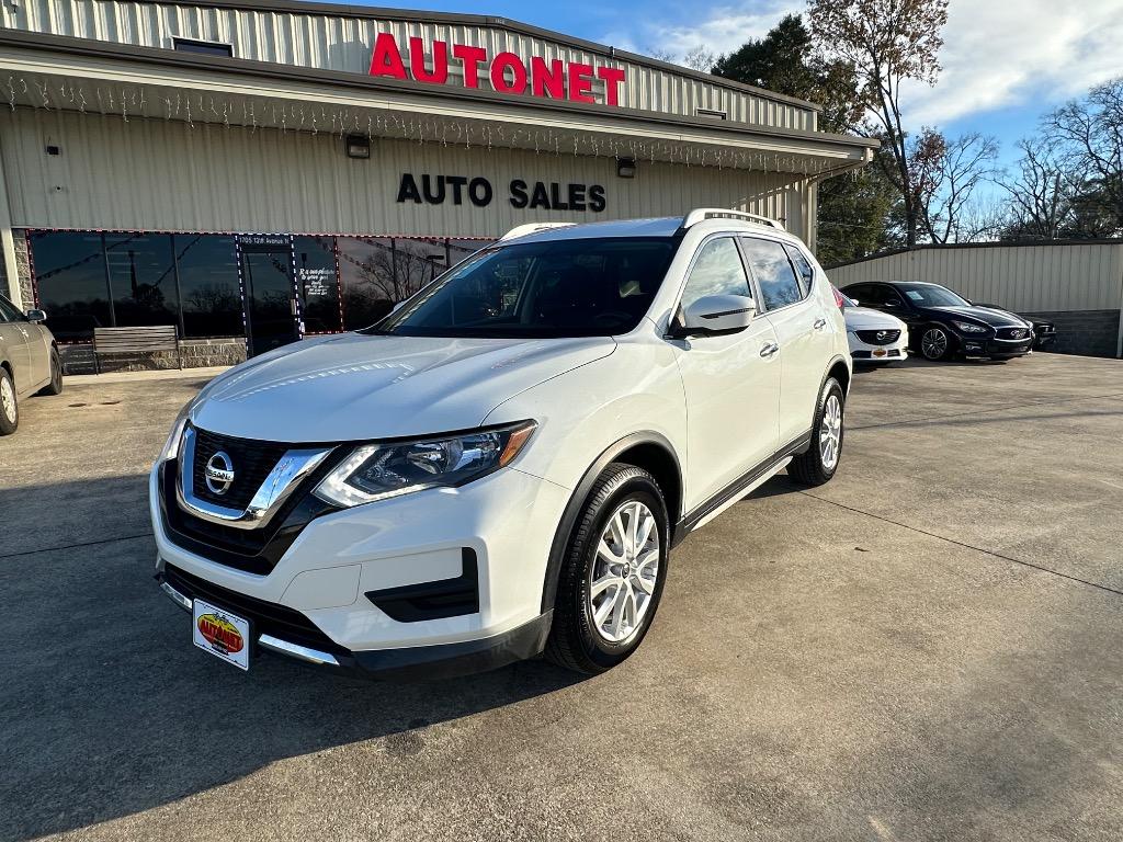 2017 Nissan Rogue SV's photo