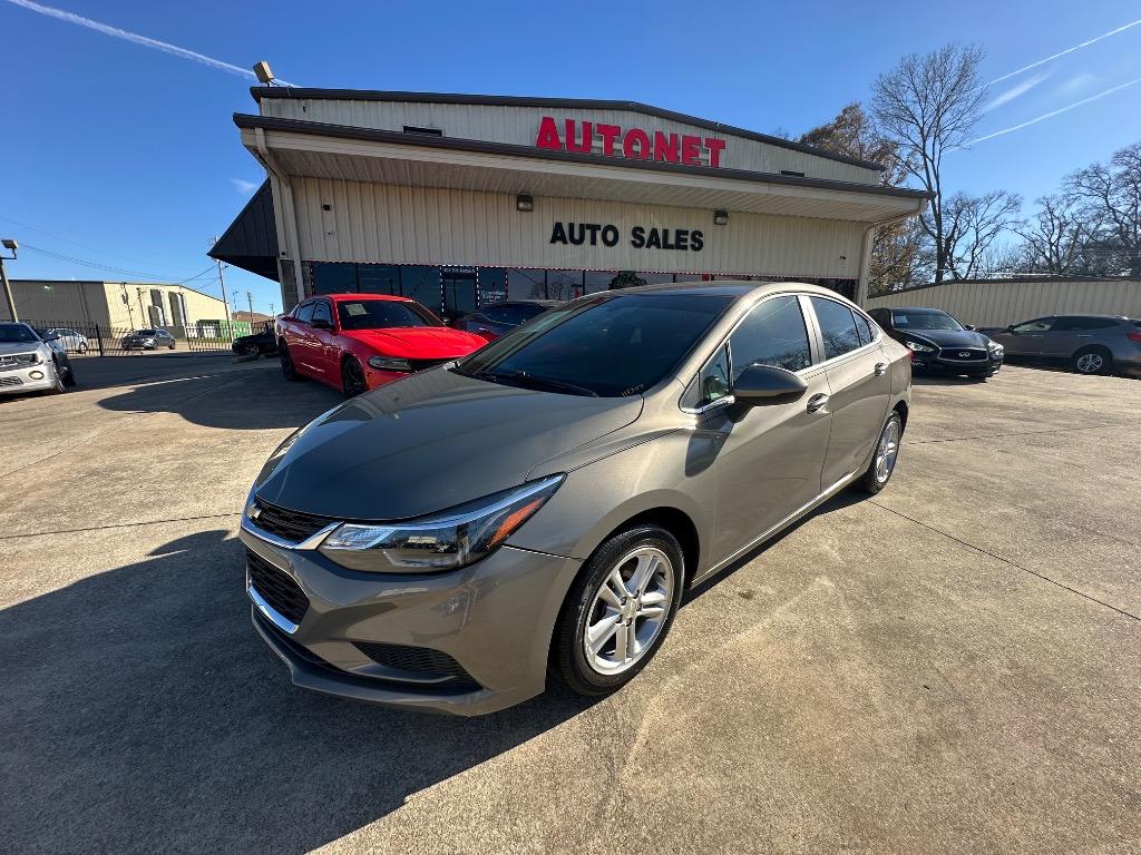 2018 Chevrolet Cruze LT's photo