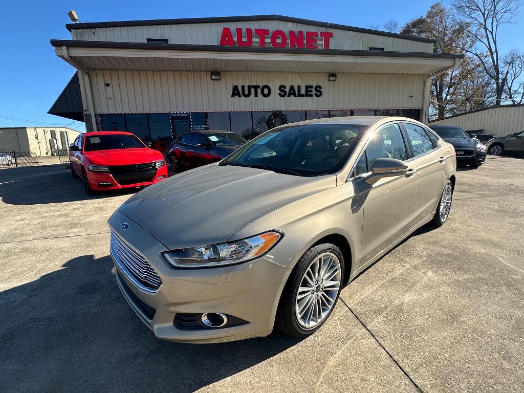 2015 Ford Fusion SE's photo
