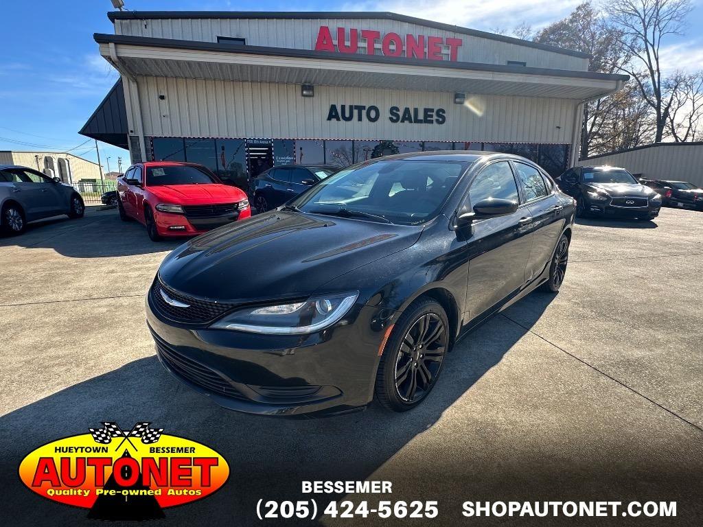 2017 Chrysler 200 LX's photo