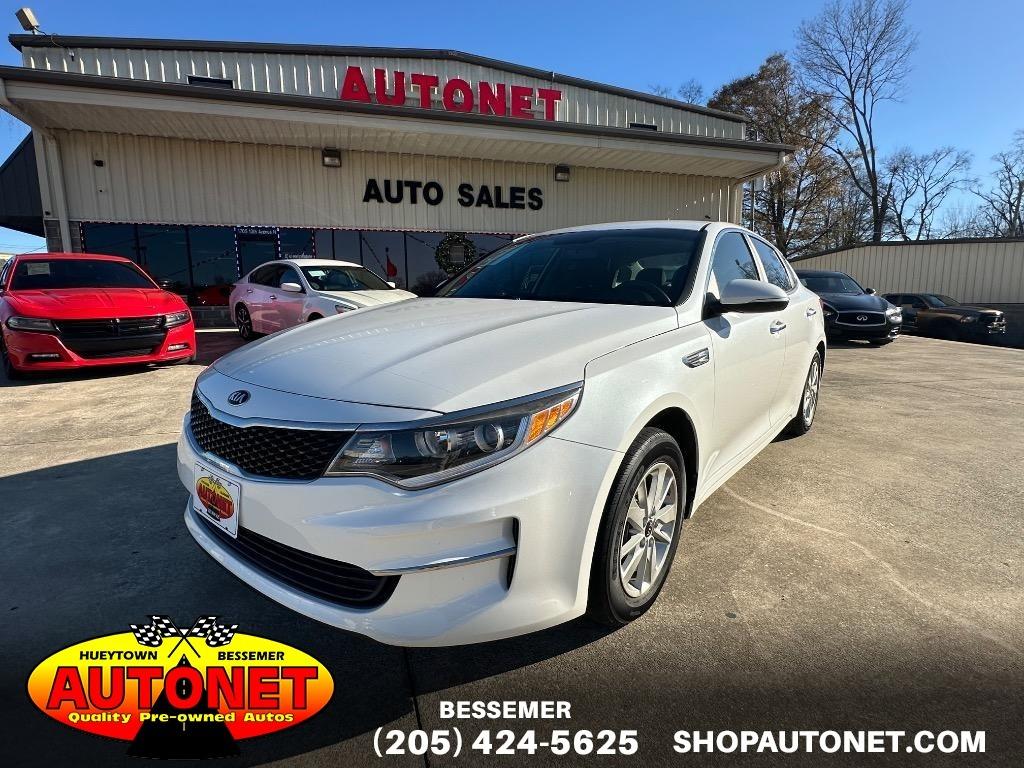 2017 Kia Optima LX's photo