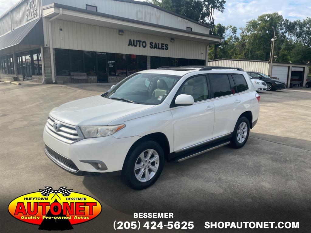 2013 Toyota Highlander Plus's photo