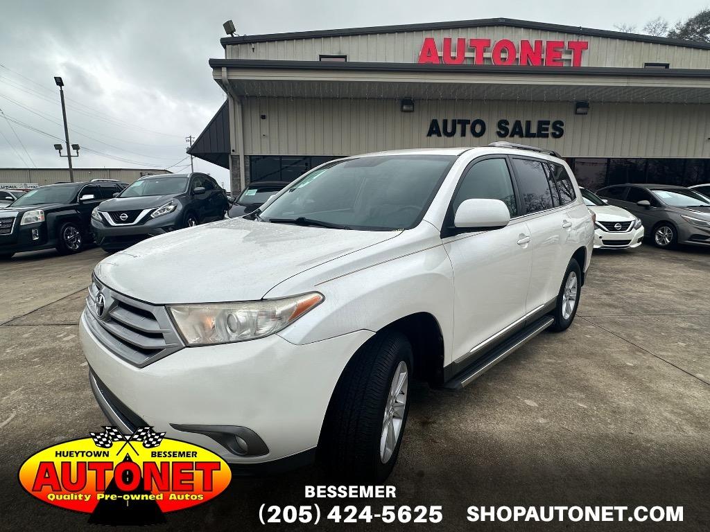 2013 Toyota Highlander Plus's photo