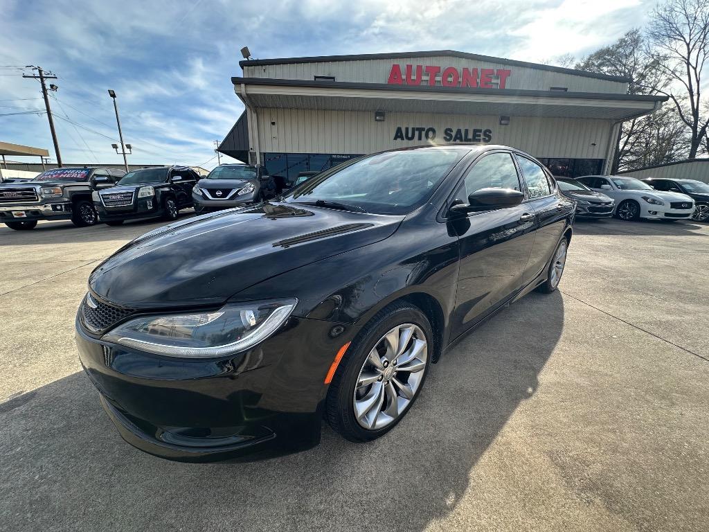 2015 Chrysler 200 S's photo